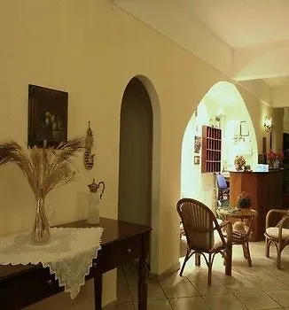 מלון Alonakia